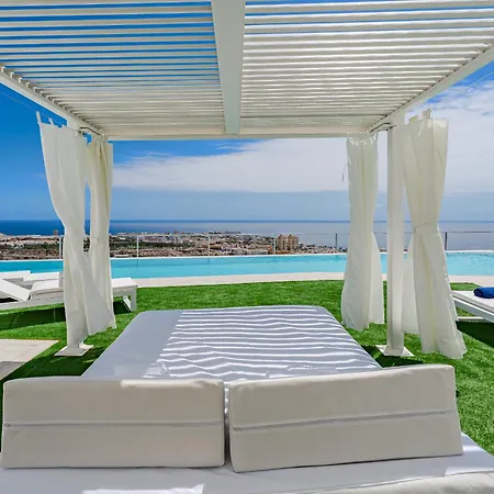 The Eagles Luxury Overlooking Siam Park Sleeps 14 ヴィラ *