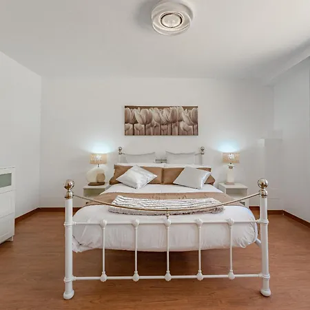 The Eagles Luxury Overlooking Siam Park Sleeps 14 * アデヘ